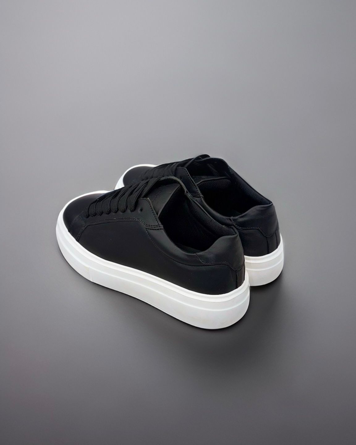 Top Sneaker with White Sole/5431