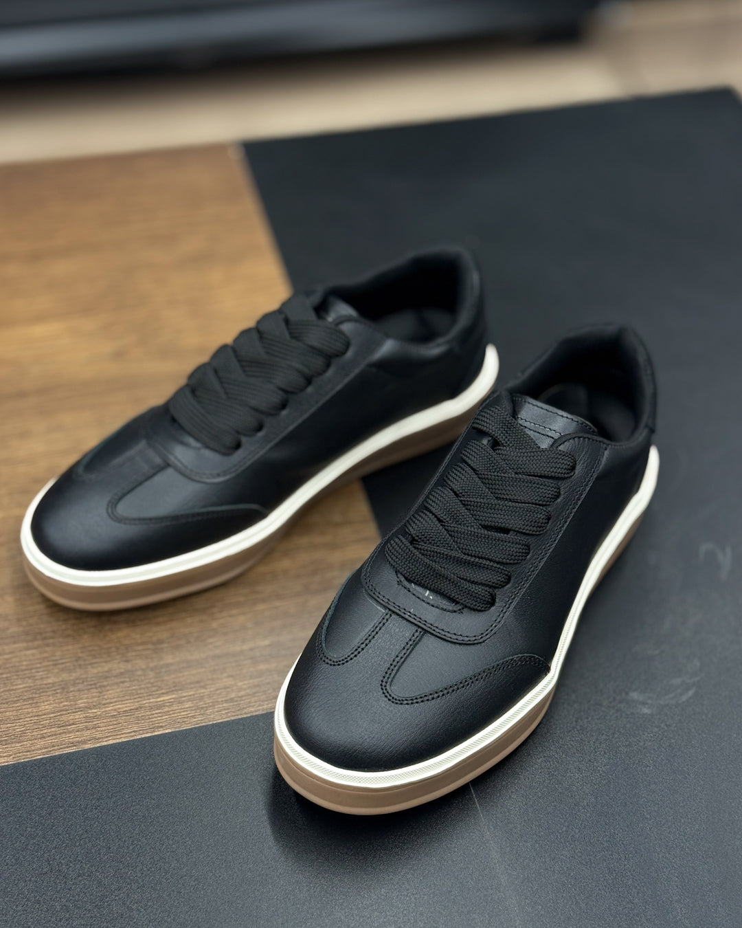 Basic Leather Sneaker/5452